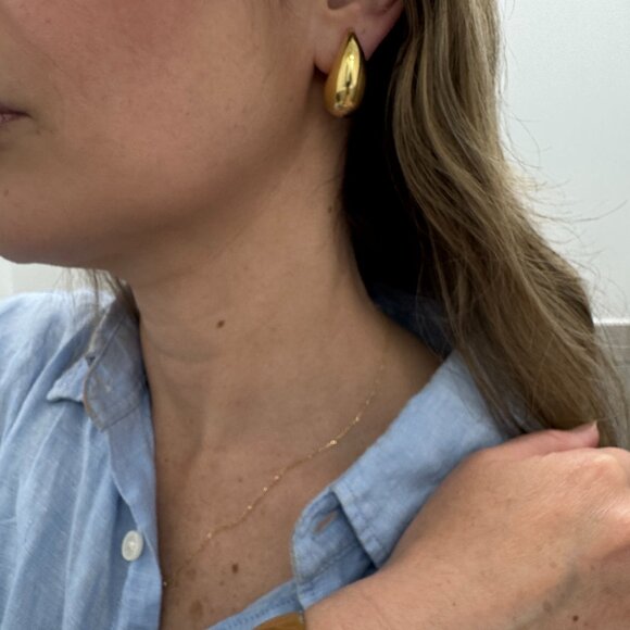 14K Gold Plated Sculpted Teardrop Earrings - Made in Italy - Picture 4 of 6